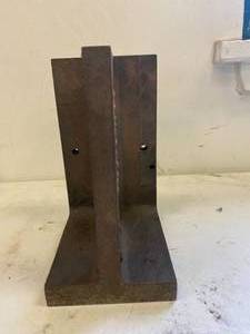 lot 117 image: Universal Right Angle Iron