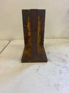 lot 118 image: Universal Right Angle Iron 2