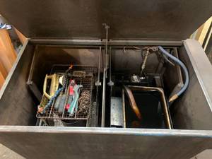 lot 24 image: Covered Standing Industrial Tool and Parts Washer
