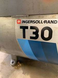 lot 22 image: Ingersoll-Rand T30 Vacuum Pump