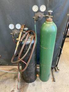 lot 30 image: Oswald Torch, Hoses, Regulator and Steel Worktable