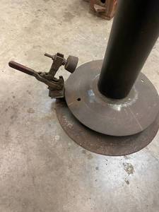lot 81 image: Rotating Circular Work Table