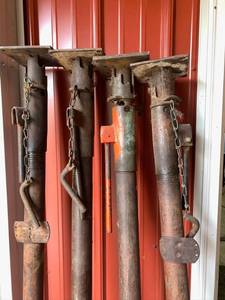 lot 35 image: Screw Pole Jacks