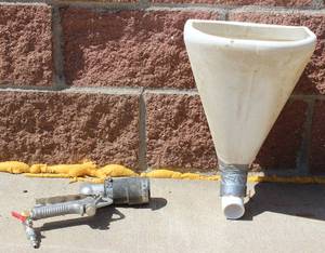 Spraying Mantis Gun And Hopper