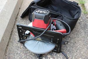 Skill Saw 120 Volts, 14 Amps With Carrying Case In Good Working Condition