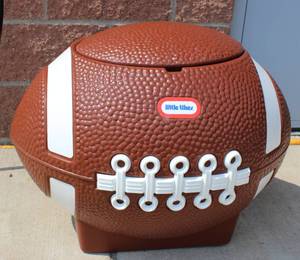 lot 53 image: Little Tikes Vintage Football Toy Chest