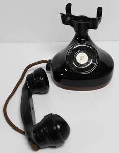 lot 59 image: Rare Vintage 1928 French Phone Jim Beam Bottle