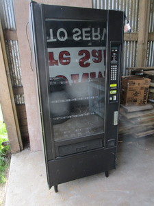 lot 21 image: Crane Candy Machine - Working