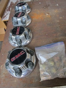 lot 22 image: GMC Hub Caps & Lug Nuts