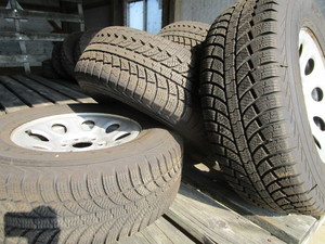 lot 52 image: Winter Tires - Grabber Arctic General