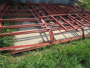 lot 77 image: H&S Rack for Wagon with Feeder Section
