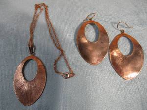 Golden Odyssey Rose Gold 2 Brushed Oval Cut-out Design Drop Earrings & Golden Odyssey 14K Rose Gold Embraced Oval Pendant w18 Chain
