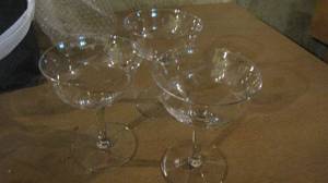 lot 81 image: Soft-Sided zip cooler with champagne stemware