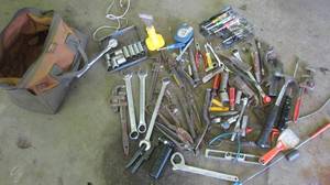 lot 110 image: BucketBoss gate mouth tool bag