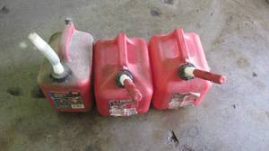 lot 116 image: 3 plastic 2-gallon gas cans