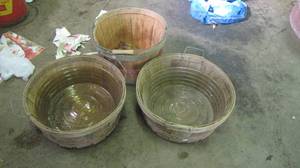 lot 128 image: 3-Wood Bushel baskets