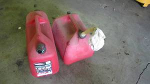 lot 130 image: 2 plastic 5 gallon gas cans