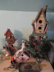 lot 162 image: Decorative birdhouses plus