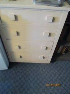 lot 163 image: Vintage petite wooden 4-drawer dresser