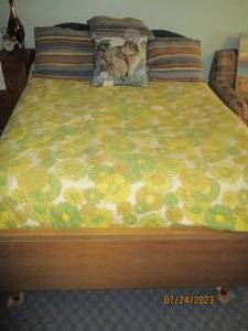 lot 174 image: Vintage full size Wood bed frame