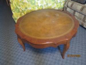 lot 184 image: Vintage Wood round coffee table