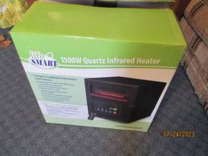 lot 185 image: Life Smart infrared electric space heater