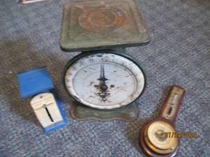lot 190 image: Trio of Vintage weighing scales