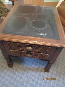 lot 193 image: Vintage wood end table