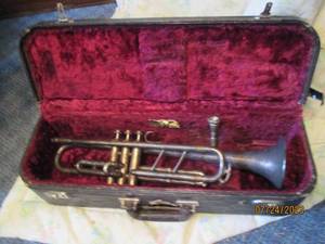 lot 21 image: Antique American Capital trumpet