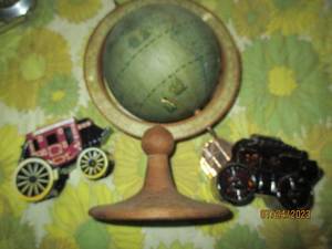 lot 226 image: Vintage Wooden mini-globe etc