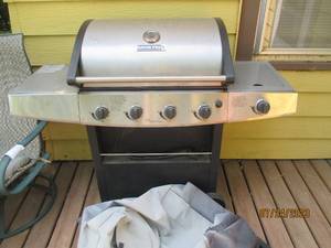 lot 12 image: Savor Pros lp gas grill with cover
