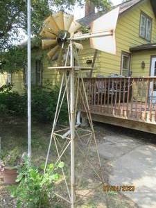 lot 13 image: Lawn size windmill oiled and working