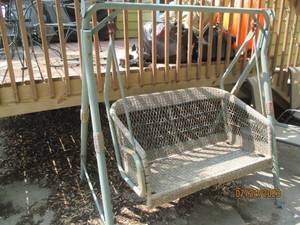 lot 14 image: Swinging patio chair