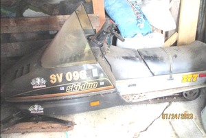 lot 3 image: 1994 Ski-doo Bombardier snowmobile