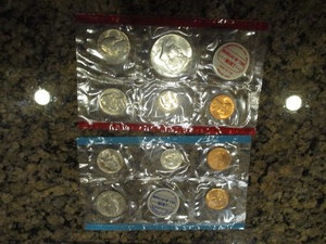 lot 12 image: 1968 Philadelphia and Denver Mint Set woOGP Envelope