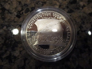 lot 15 image: 1787-1987-S (San Francisco Mint) 200th Anniversary of the US Constitution 1oz Silver Commemorative