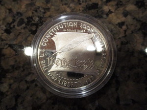 lot 16 image: 1787-1987-S (San Francisco Mint) 200th Anniversary of the US Constitution 1oz Silver Commemorative