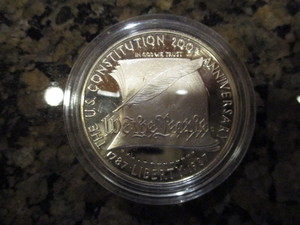 lot 17 image: 1787-1987-S (San Francisco Mint) 200th Anniversary of the US Constitution 1oz Silver Commemorative