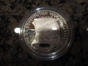 lot 18 image: 1787-1987-S (San Francisco Mint) 200th Anniversary of the US Constitution 1oz Silver Commemorative