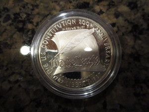 lot 22 image: 1787-1987-S (San Francisco Mint) 200th Anniversary of the US Constitution 1oz Silver Commemorative