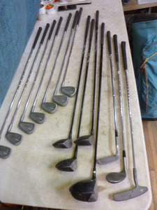 lot 35 image: Set of Golf Clubs with Bag