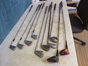 lot 36 image: Set of Golf Clubs with Bag