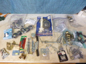 lot 62 image: Variety of Hardware