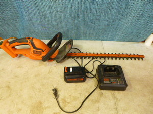 lot 64 image: Black & Decker 24 Hedge Trimmer