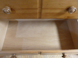 lot 87 image: Bedroom Dresser