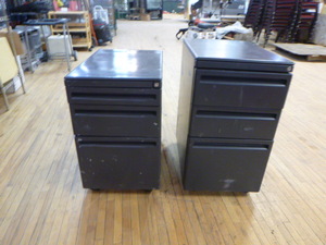lot 89 image: 2 File Cabinets