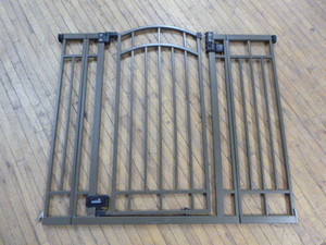lot 125 image: Summer Brown Metal Adjustable Tension Gate