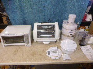 lot 160 image: Small Kitchen Appliances