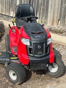 lot 2 image: Troy-Bilt TB42 Lawn Tractor