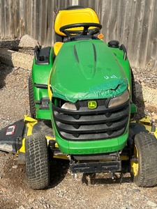 lot 4 image: John Deere X540 Lawn Tractor
